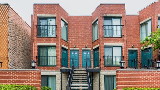 Outside View - 832 S Leavitt St