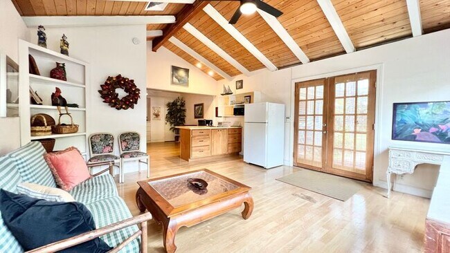 Building Photo - 615 N Kalaheo Ave