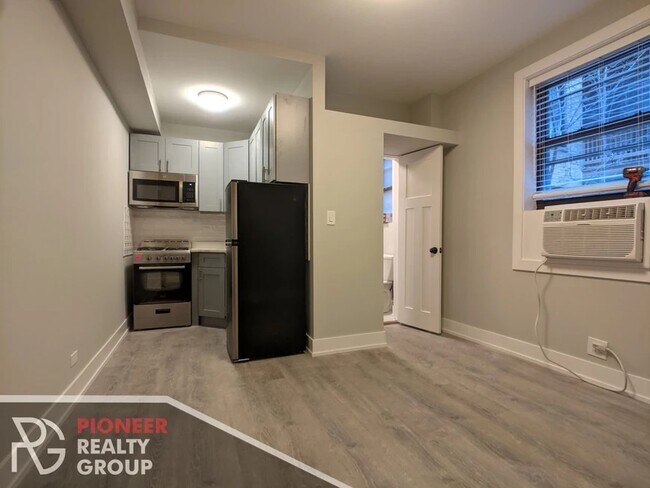 Building Photo - 503 W Belmont Ave