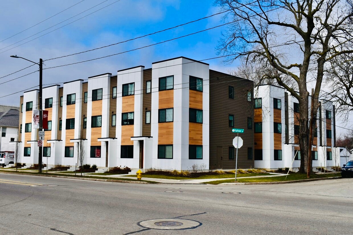 Primary Photo - 937 Fulton St W