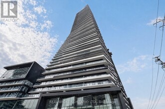 Building Photo - 448 Burnhamthorpe Rd W