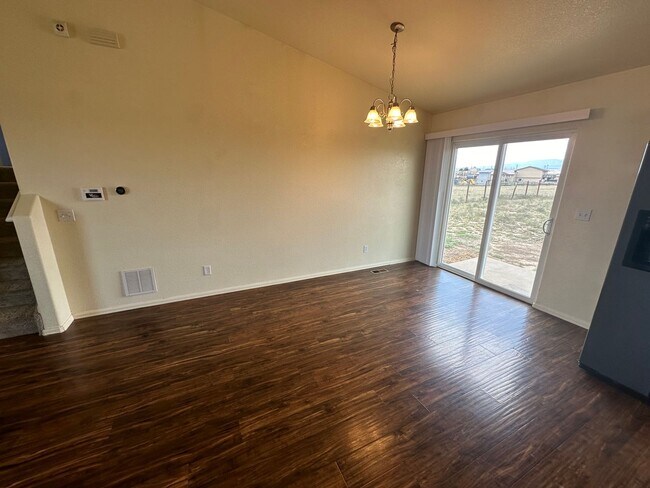 Building Photo - Beautiful 4-bedroom 3-bathroom Home on 5 A...