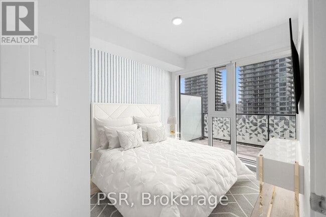 Building Photo - 101 Roehampton Ave