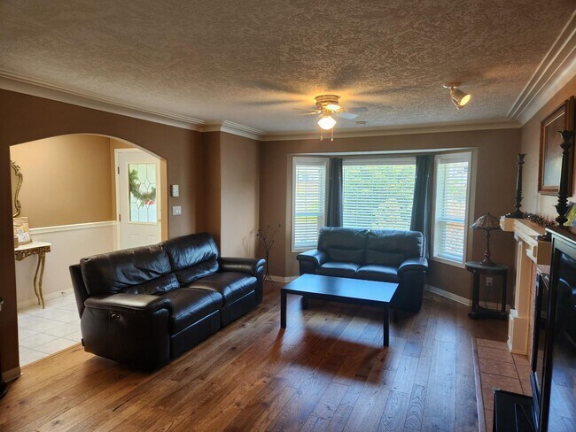 Photo du bâtiment - 2224 Maple Ave N