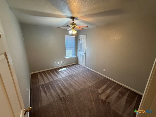 Foto del edificio - 3701 Dustin Ct