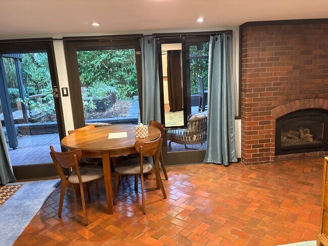 Foto del edificio - 4312 37th Ave NE