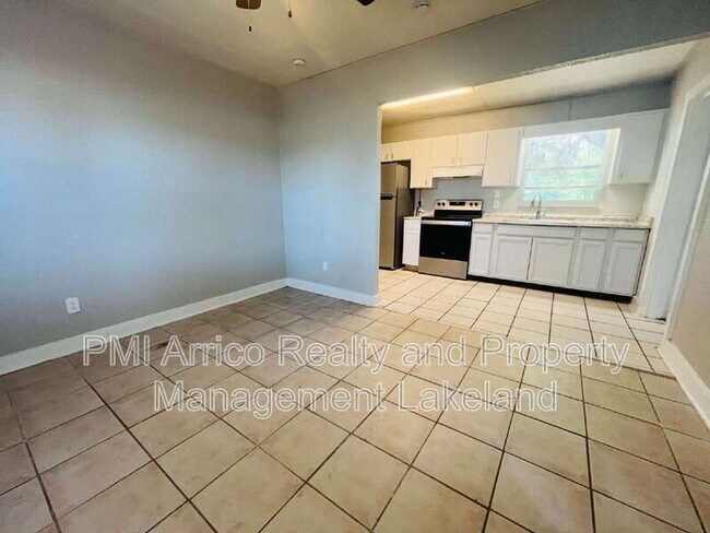 Foto del edificio - 305 E Tomlin St