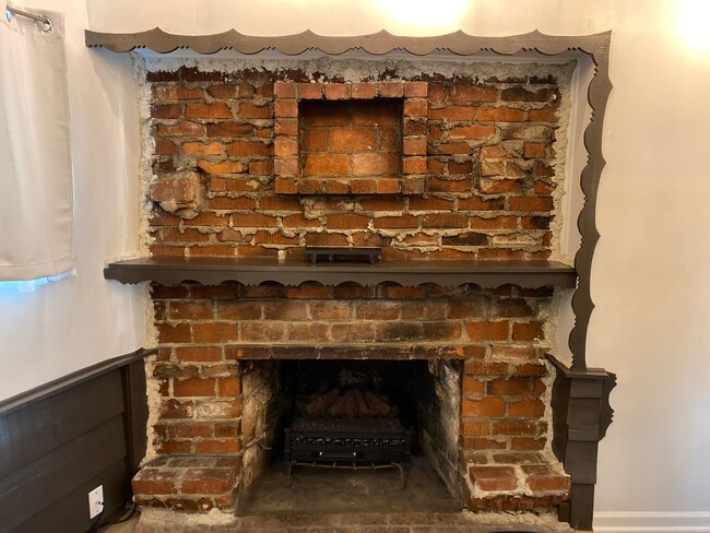 Foto del edificio - Unique 2Bedroom Burbank Cottage! Centrally...