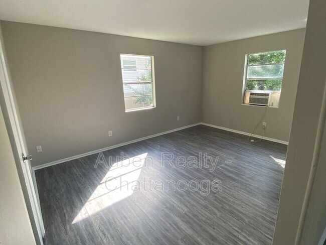 Foto del edificio - 832 Sylvan Ave