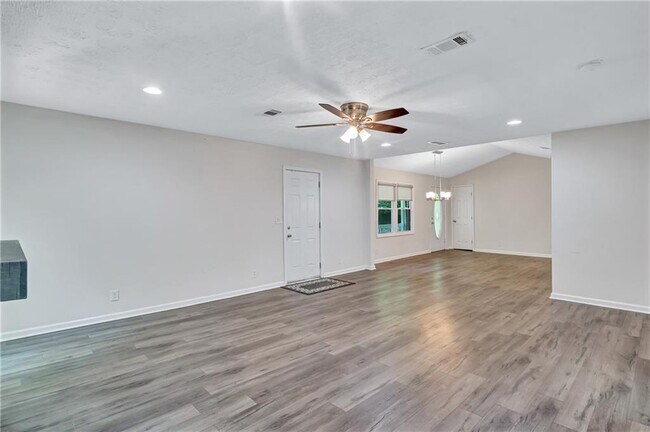 Foto del edificio - 5772 Lilburn Stone Mountain Rd