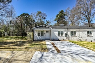 Building Photo - 1935 Irma St