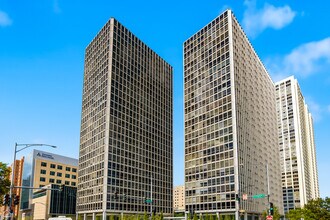 Building Photo - 340 W Diversey Pkwy