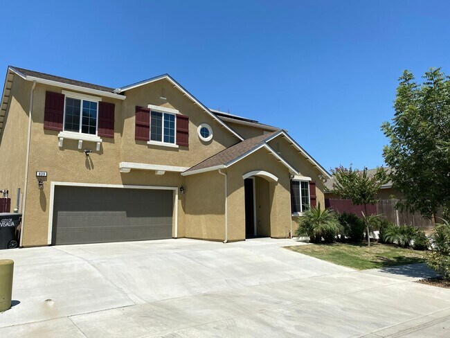 Foto del edificio - Beautiful home in desirable neighborhood for rent in Visalia CA