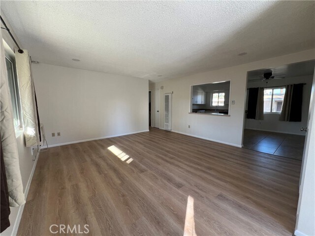 Foto del edificio - 11236 Benton St