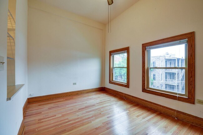 Foto del edificio - 925 W Newport Ave
