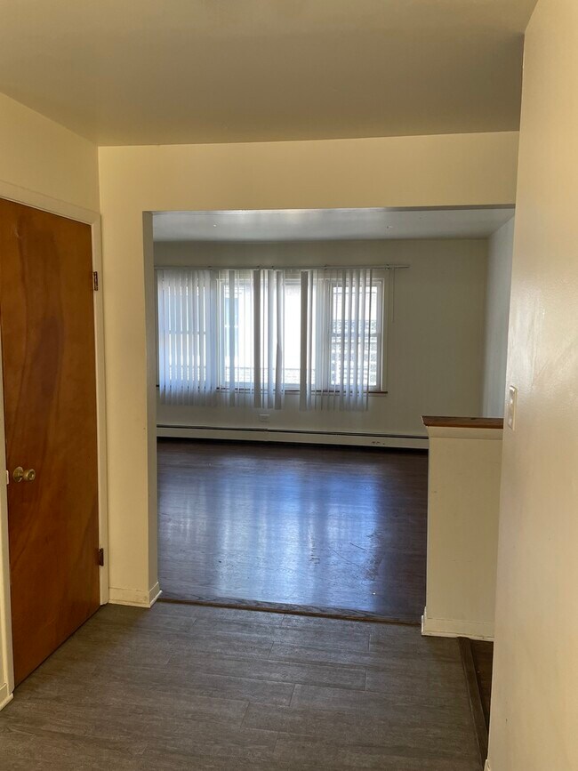 Foto del edificio - 12751 Hoyne Ave