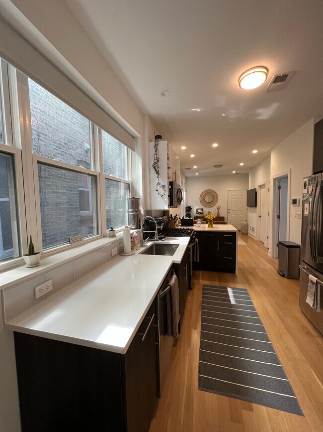 Foto del edificio - 2244 W Armitage Ave