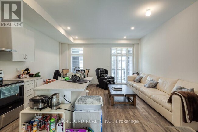 Building Photo - 44 Armillo Pl