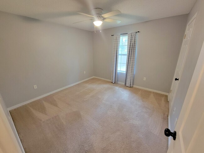 Foto del edificio - 9780 Parker Lake Cir