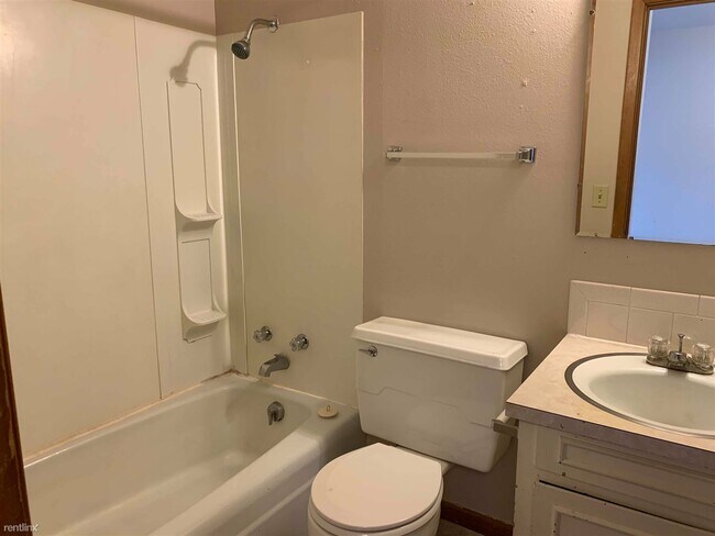 Building Photo - Studio, 1 bath Apartment - 1103 N 3rd St #5