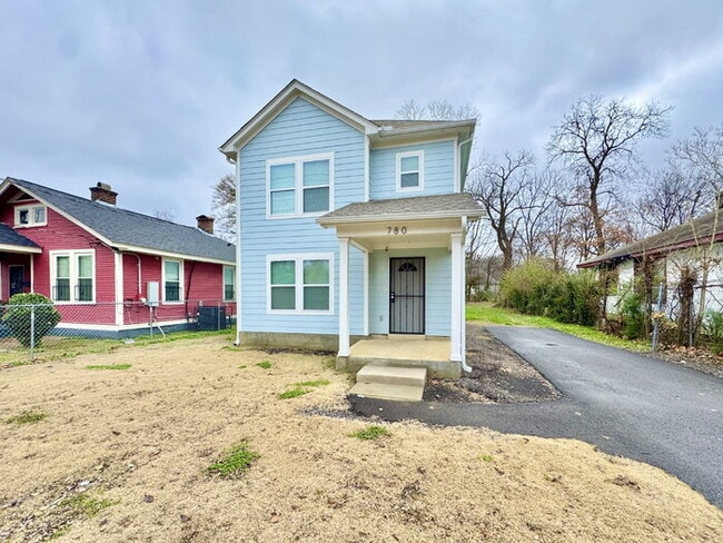 Building Photo - 780 Woodlawn St