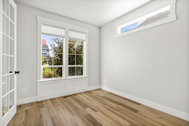 Foto del edificio - Luxury 4-Bedroom Home for Rent in Dry Cree...