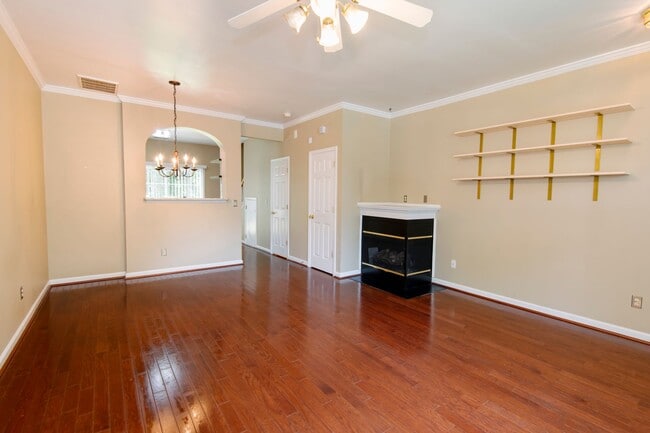 Building Photo - Gorgeous Townhome Available early August!