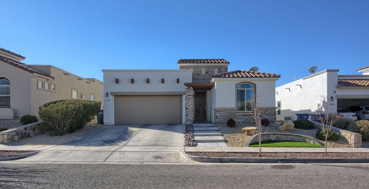 Primary Photo - Gorgeous home in the westside