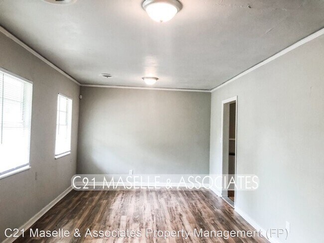 Building Photo - 3 br, 1.5 bath House - 802 Myrtlewood Drive