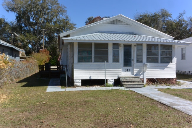 Building Photo - 312 S Pine St