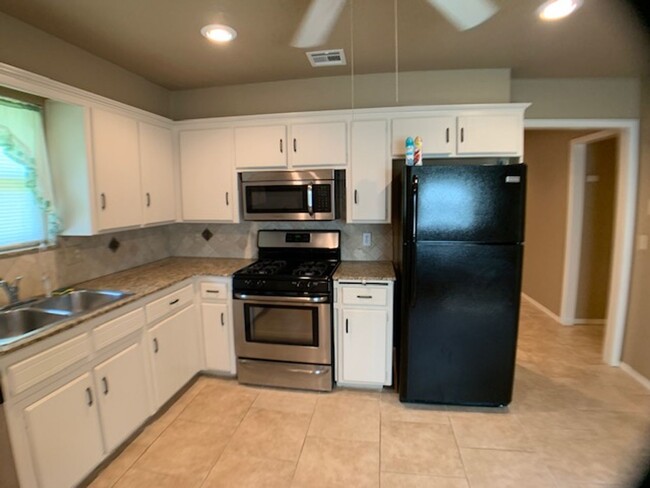 Foto del edificio - Northwest OKC 3 Bed 2 Bath For Rent!