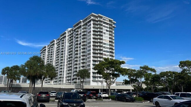 Foto del edificio - 18061 Biscayne Blvd