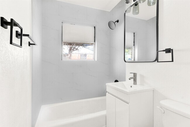 Foto del edificio - 9724 Windburn Dr