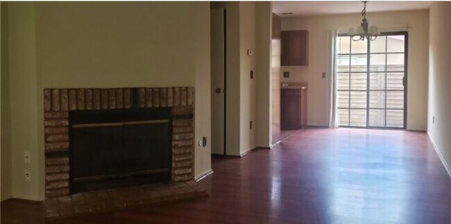 Dining - 4341 Howard Ave