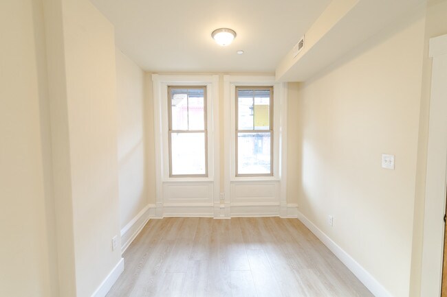 Living Room - 651 N 33rd St Apartments