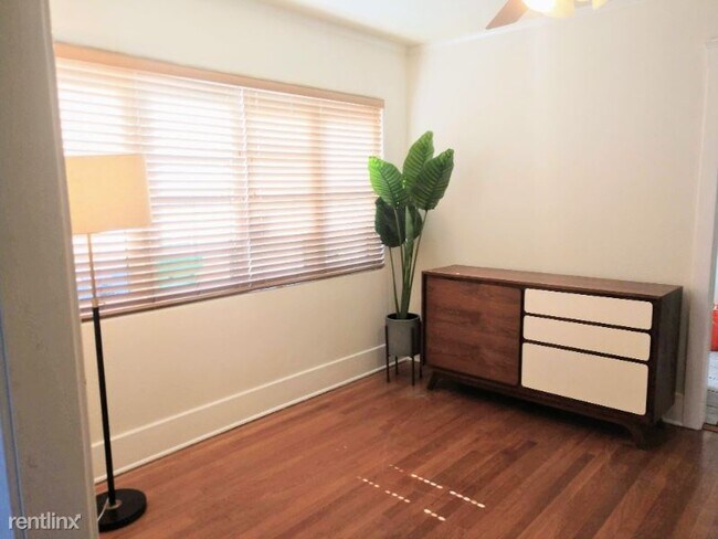 Foto del edificio - 3668-3670 Sixth Ave