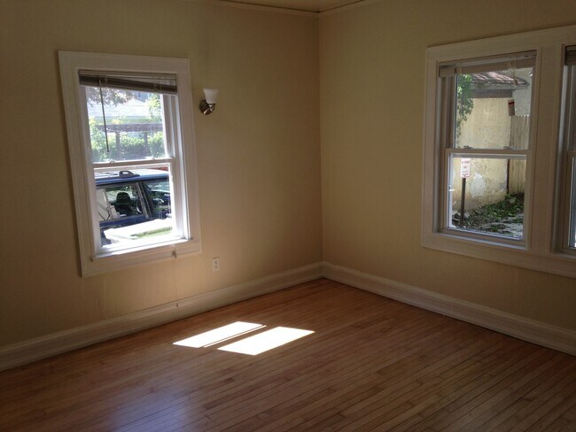 Foto del edificio - 1830 E Kenwood Blvd