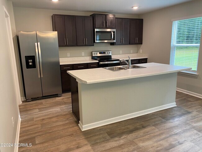 Foto del edificio - 423 High Ridge Ct