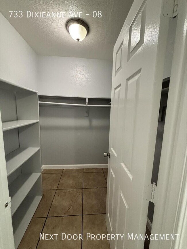 Foto del edificio - 733 Dixieanne Ave