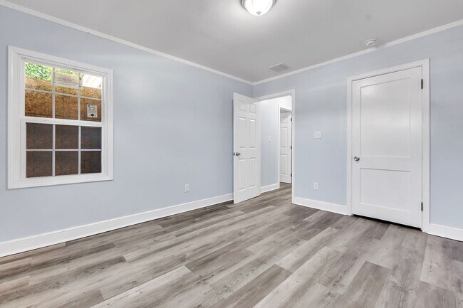 Foto del edificio - 1682 Pendleton St