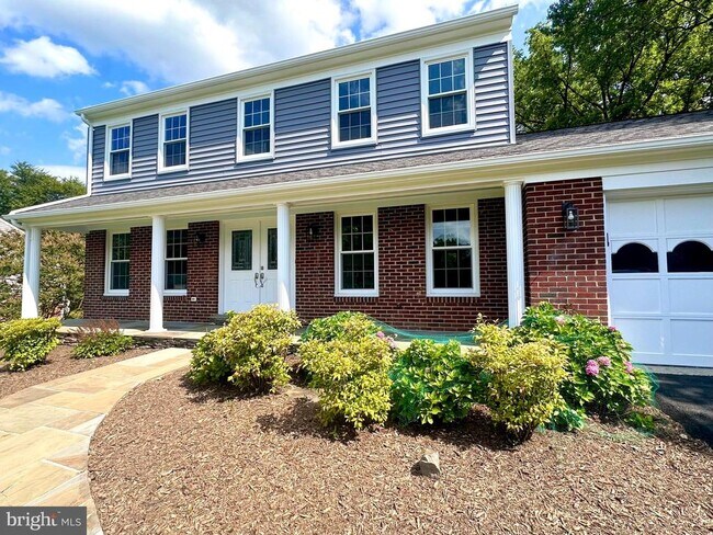 Foto del edificio - 1213 Forestville Dr
