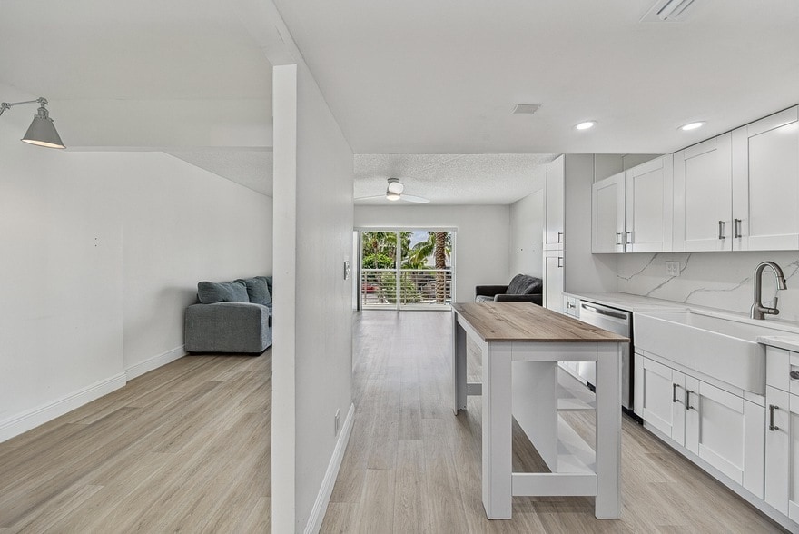 Photo - 2900 NE 30th Street Unit 3D