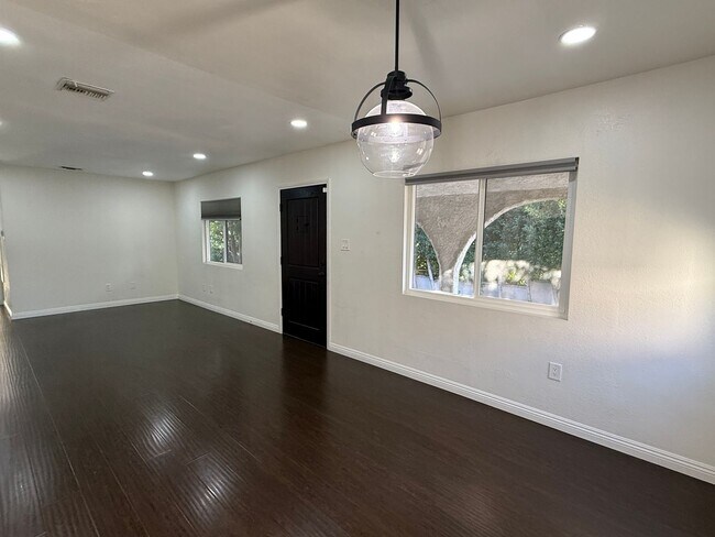 Foto del edificio - Amazing 3 Bedroom Home in Glassell Park / Eagle Rock