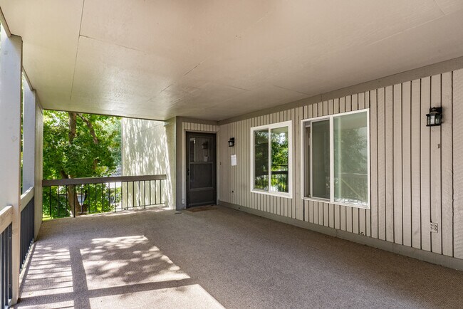 Foto del edificio - 5761 S Waterbury Cir