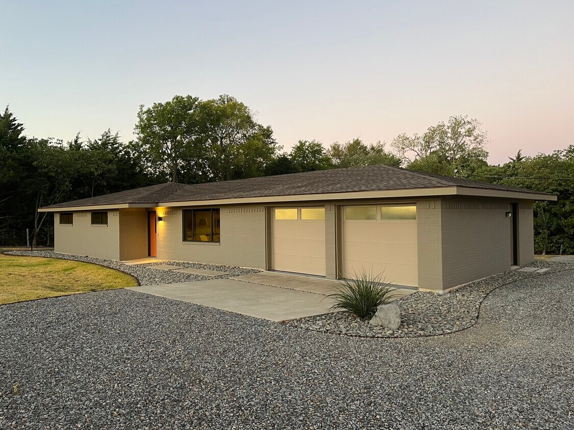 COZY Custom brick home - 5892 County Road 437
