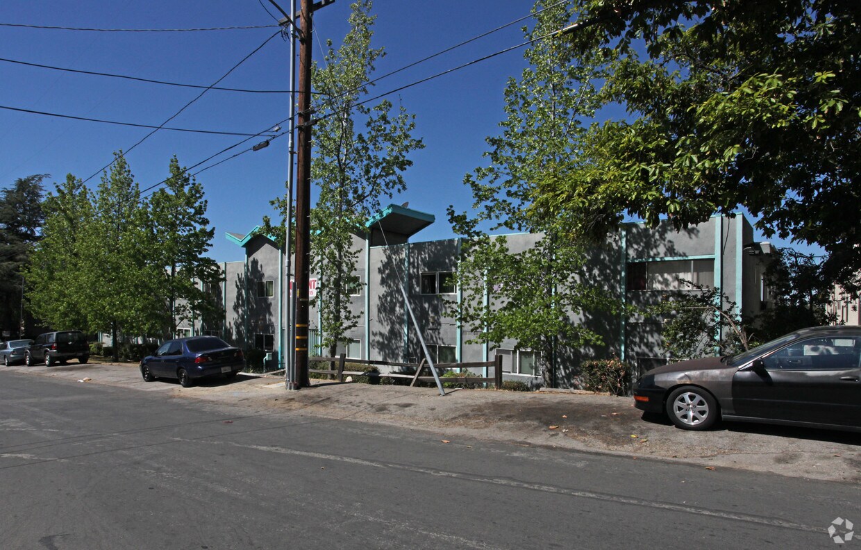 Primary Photo - 10023 Samoa Ave