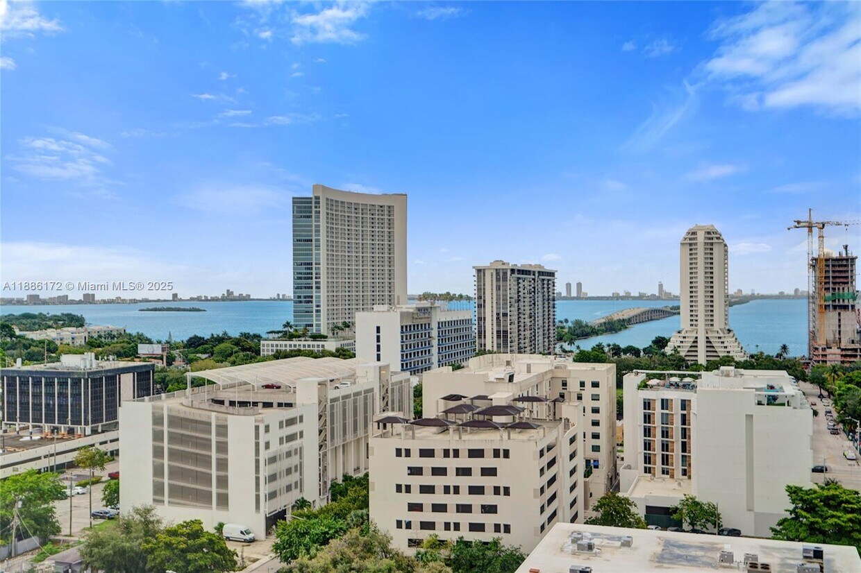 Primary Photo - 121 NE 34th St