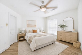 Building Photo - 711 W 32nd St