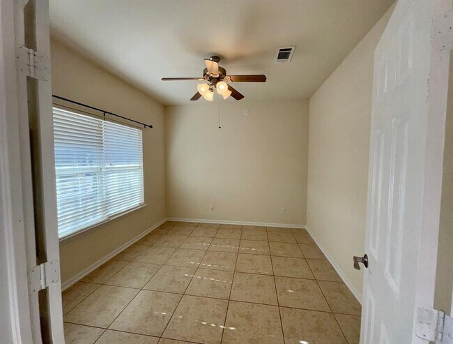 Building Photo - 7215 Baitland Dr