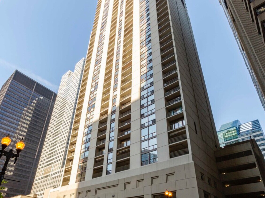 Primary Photo - 200 N Dearborn St
